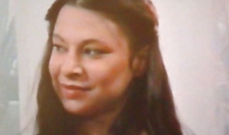 タイの深いティーンズピンクの衣装はクール 熟女 動画 手こき