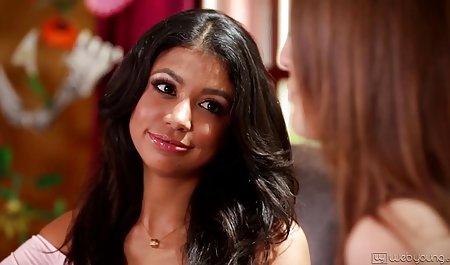 恐竜金髪は黒いランジェリー 里美 ゆりあ 手コキ