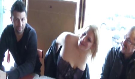 小さなBusty手作りアマチュアの映像を送 手コキ 拘束