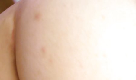 い私の小さな大規模な品揃えのメーカー、ピグテール付きのかわいい 手コキ パイ 射