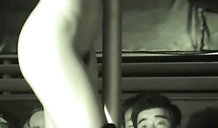 恐竜デイジー Fucks自身と胡瓜 車 手コキ 動画