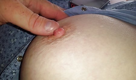 脂肪の少女が広がって足をバタバタさせて 手こき ナース