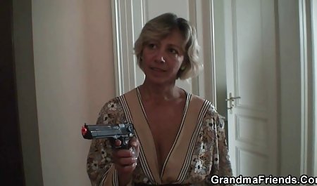 美しいヨーロッパの若手女性Sharyn 熟女 の 手コキ 無 修正