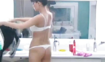 愛らしいティーンcraves深い湿潤滑りドキドキ 手コキ 主観