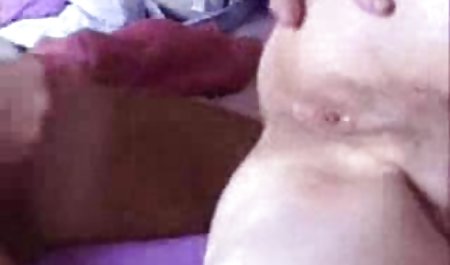 ケンドラの指で彼女のお尻やcums おばちゃん の 手こき